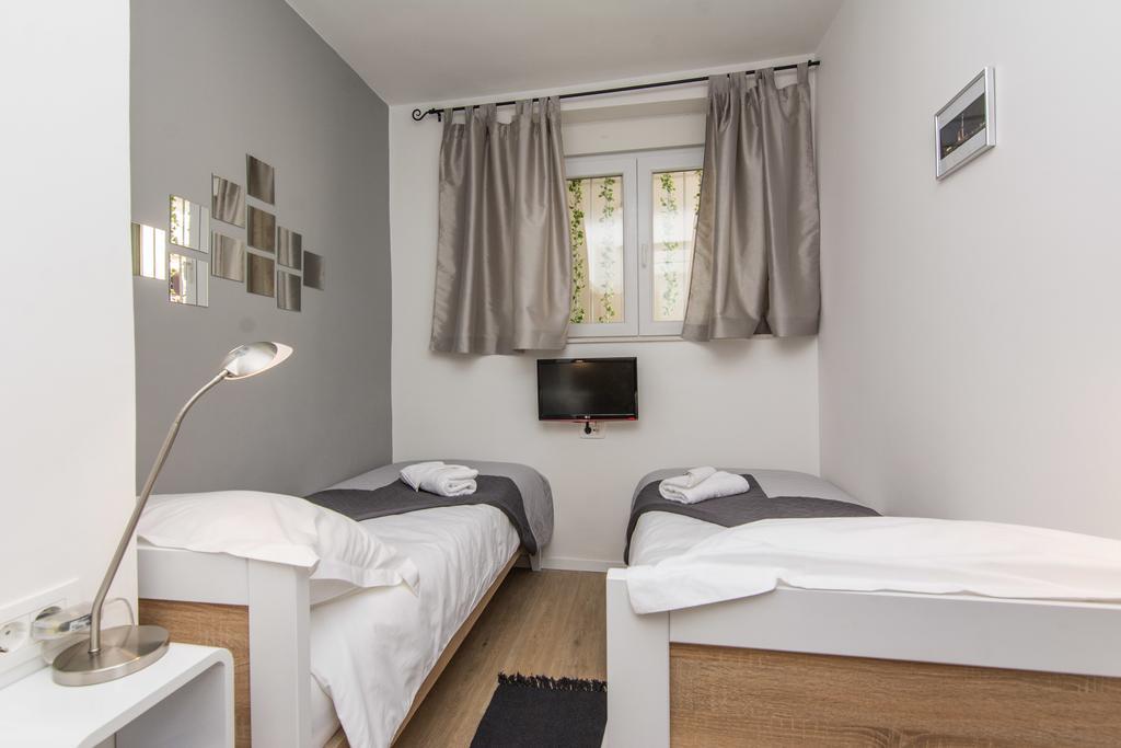 Bell Apartment Zadar Bagian luar foto